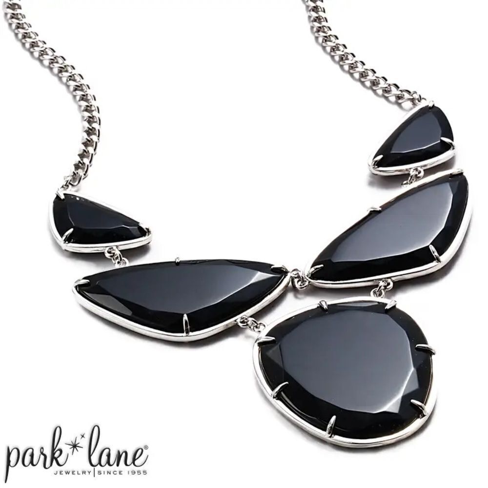 Park Lane | “Main Attraction” Necklace | Silver/Black